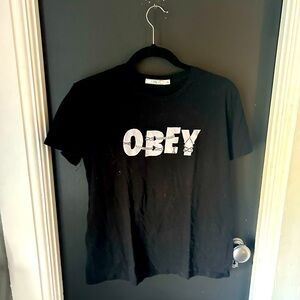 Obey tee
